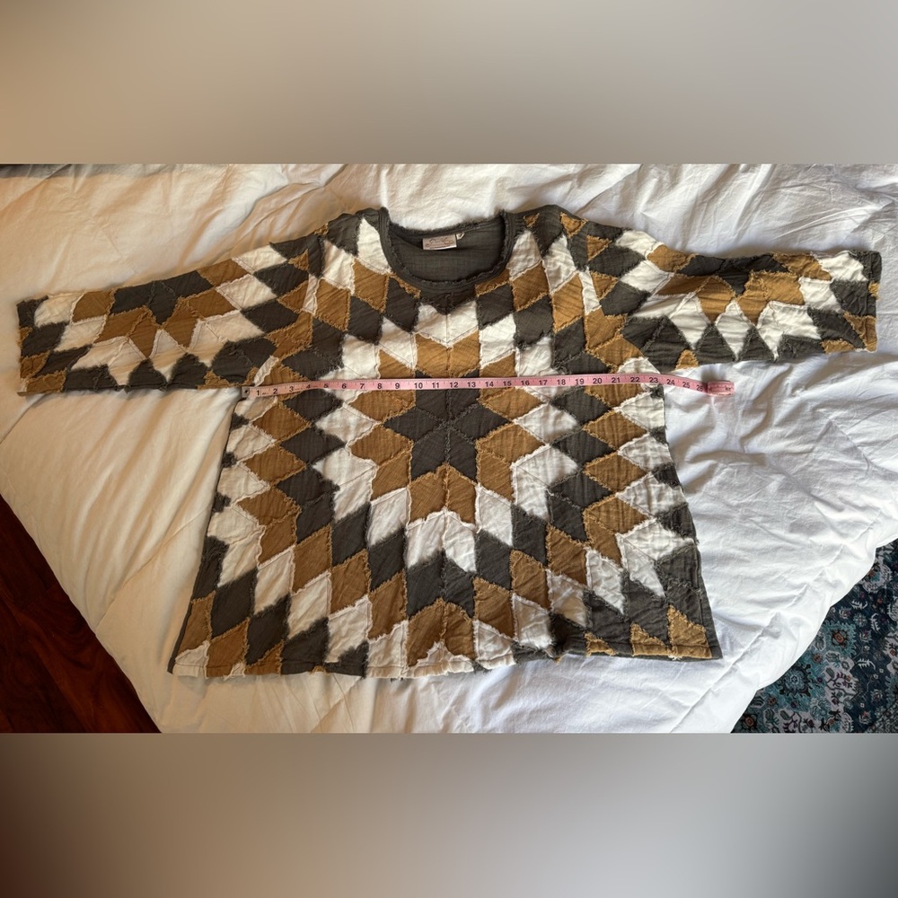 Quilt Patterned 3/4 sleeve top in Brown, White, and Dark Grey